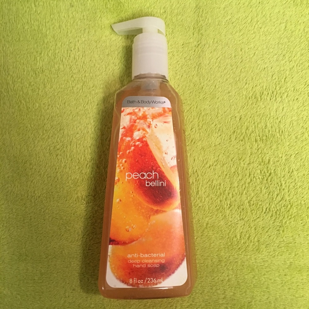Bath & Body Works Peach Bellini 8oz hand soap